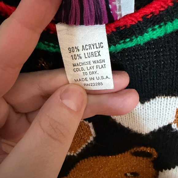 🎄 Vintage Adele Knitwear Bear Hug Holiday Sweater – Made in USA – Cozy & Cute! - Picture 3 of 4